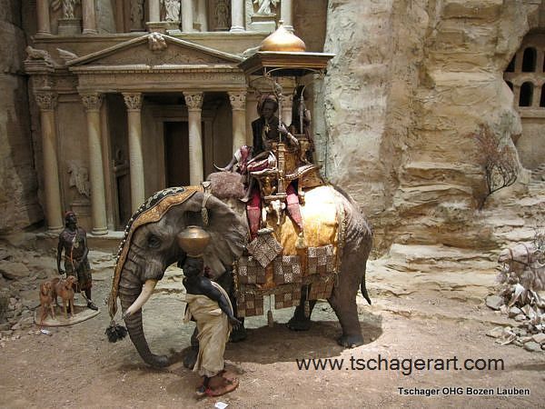 967 - Angela Tripi - Koenig auf Elefant Szene Petra 1 - Re su elefante 1